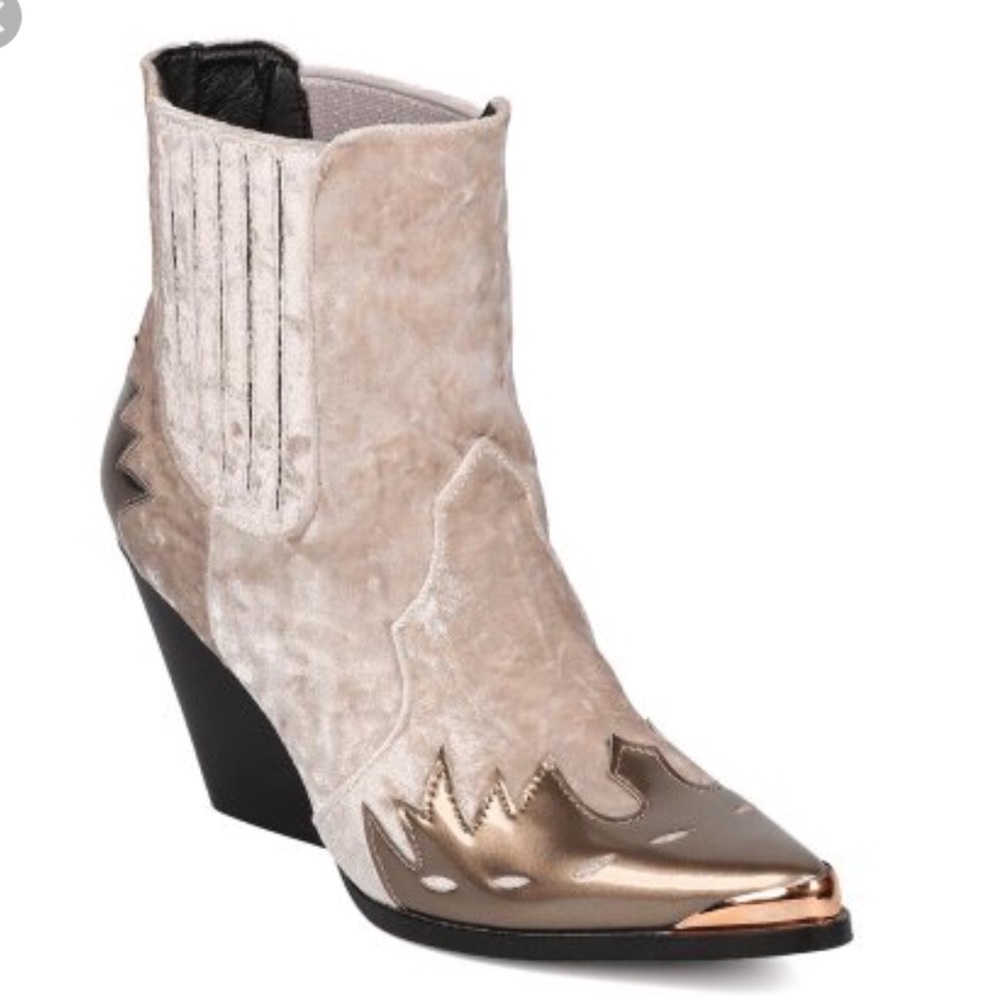 Cape Robbin Flame Western Booties Size 7.5